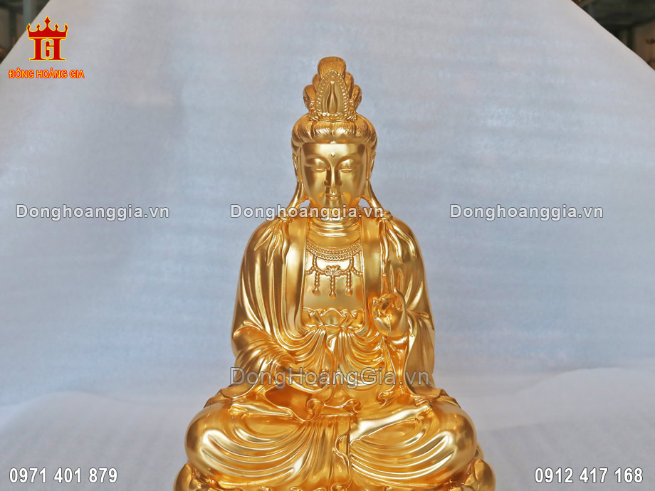 Từng đường nét trên pho tượng Phật Thích Ca Mâu Ni được chế tác tỉ mỉ và tinh xảo